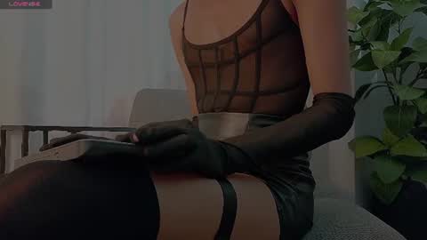Snapshot of ravensinclair chatting on July 16, 2:06 am Raven Sinclair online show from July 16, 2:06 am