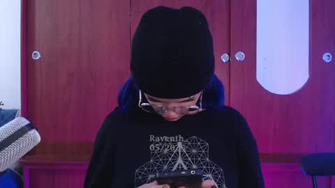 Snapshot of raventh_ chatting on May 4, 6:15 pm raventh_ online show from May 4, 6:15 pm