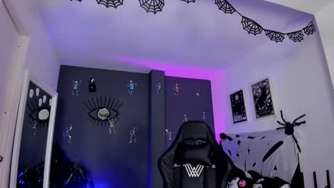 Raven Witch online show from October 29, 9:16 pm