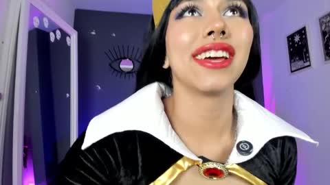 Snapshot of ravenwitch_ chatting on May 15, 7:43 pm Raven Witch online show from May 15, 7:43 pm