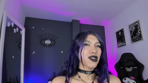 Snapshot of ravenwitch_ chatting on June 10, 8:19 pm Raven Witch online show from June 10, 8:19 pm