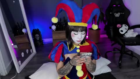 Snapshot of ravenwitch_ chatting on June 12, 7:46 pm Raven Witch online show from June 12, 7:46 pm