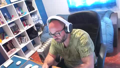 ravingr3d3 online show from April 24, 8:28 am