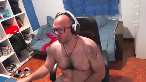 ravingr3d3 online show from May 1, 10:58 pm