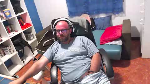 ravingr3d3 online show from June 10, 11:57 pm
