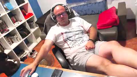 ravingr3d3 online show from June 15, 10:45 pm