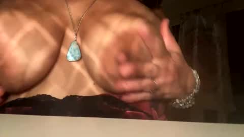 RoxanneRowdy online show from February 8, 8:20 am