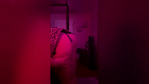 RoxanneRowdy online show from March 18, 11:02 am