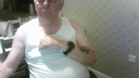 Snapshot of ray47 chatting on September 15, 10:10 pm ray47 online show from September 15, 10:10 pm