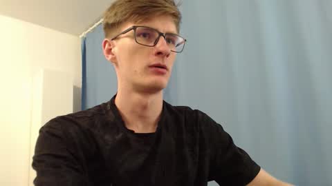 Snapshot of ray_booy chatting on September 28, 4:01 pm Ray Booy online show from September 28, 4:01 pm