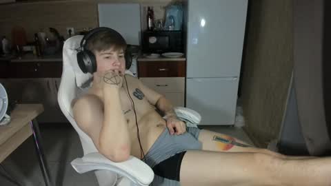 Snapshot of ray_hill chatting on December 1, 9:15 pm Ray online show from December 1, 9:15 pm