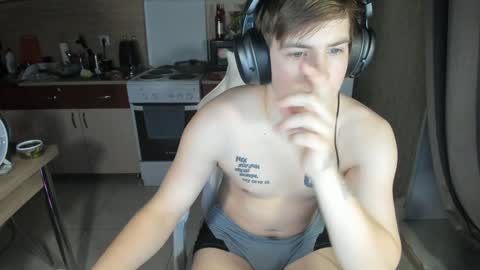 Snapshot of ray_hill chatting on December 2, 7:38 pm Ray online show from December 2, 7:38 pm