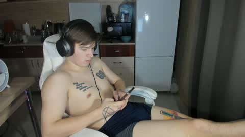 Snapshot of ray_hill chatting on December 10, 8:05 pm Ray online show from December 10, 8:05 pm