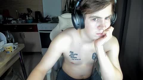 Snapshot of ray_hill chatting on January 2, 8:35 pm Ray online show from January 2, 8:35 pm