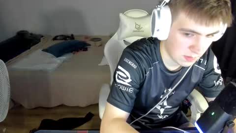 Snapshot of ray_hill chatting on October 14, 8:42 pm Ray online show from October 14, 8:42 pm