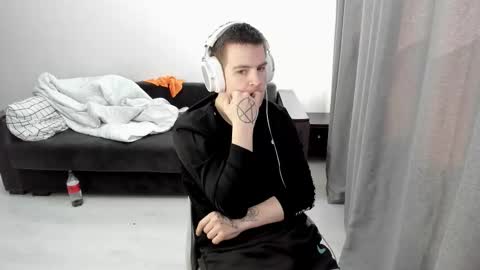 Snapshot of ray_hill chatting on March 10, 7:46 am Ray online show from March 10, 7:46 am