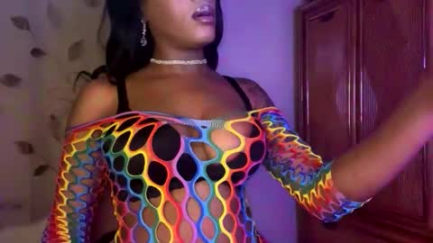 Snapshot of rayemillian chatting on May 10, 11:54 pm Raye Millian online show from May 10, 11:54 pm