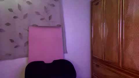 Snapshot of rayemillian chatting on May 22, 4:45 pm Raye Millian online show from May 22, 4:45 pm