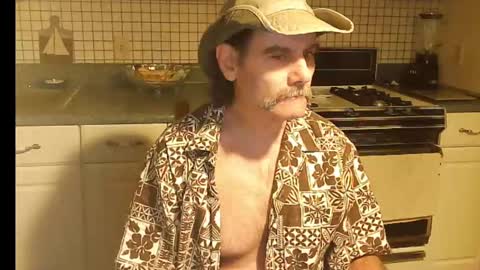 Snapshot of raylene4u2 chatting on October 2, 7:37 am Ray online show from October 2, 7:37 am