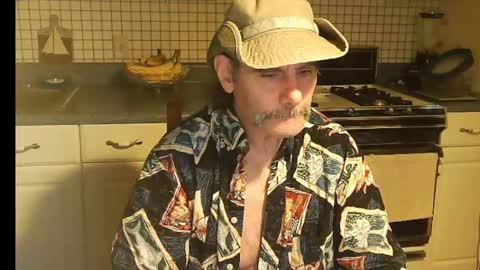 Snapshot of raylene4u2 chatting on October 8, 6:11 am Ray online show from October 8, 6:11 am