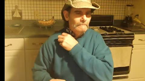Snapshot of raylene4u2 chatting on October 13, 9:31 am Ray online show from October 13, 9:31 am