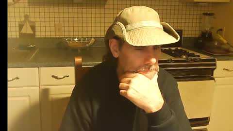 Snapshot of raylene4u2 chatting on October 27, 7:12 am Ray online show from October 27, 7:12 am