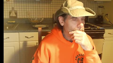 Snapshot of raylene4u2 chatting on October 28, 8:07 am Ray online show from October 28, 8:07 am