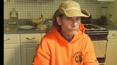 Snapshot of raylene4u2 chatting on October 28, 8:22 pm Ray online show from October 28, 8:22 pm