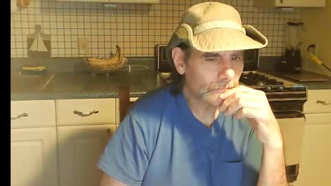 Snapshot of raylene4u2 chatting on October 30, 10:06 am Ray online show from October 30, 10:06 am