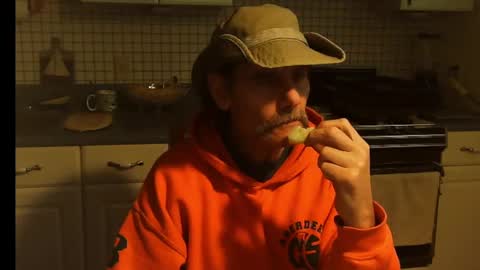 Snapshot of raylene4u2 chatting on October 31, 9:27 pm Ray online show from October 31, 9:27 pm