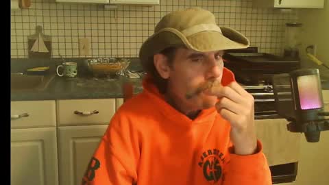 Snapshot of raylene4u2 chatting on November 1, 8:55 pm Ray online show from November 1, 8:55 pm