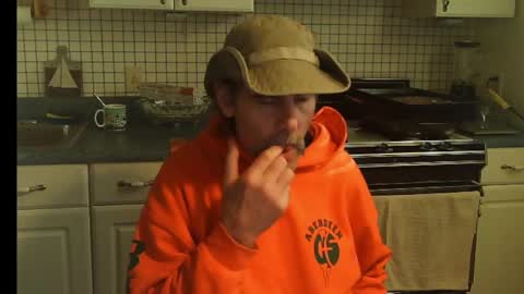 Snapshot of raylene4u2 chatting on November 5, 9:04 pm Ray online show from November 5, 9:04 pm