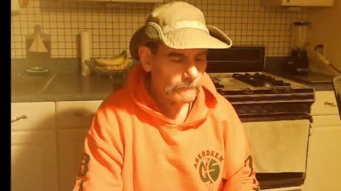 Snapshot of raylene4u2 chatting on November 17, 7:36 am Ray online show from November 17, 7:36 am