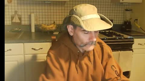 Snapshot of raylene4u2 chatting on November 19, 10:04 am Ray online show from November 19, 10:04 am