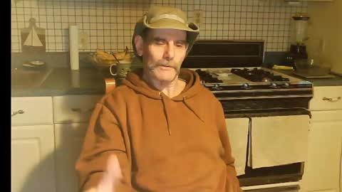 Snapshot of raylene4u2 chatting on November 21, 11:25 pm Ray online show from November 21, 11:25 pm