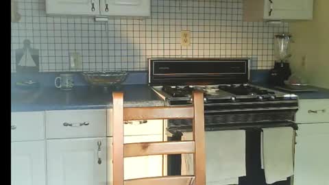 Snapshot of raylene4u2 chatting on December 1, 10:04 pm Ray online show from December 1, 10:04 pm