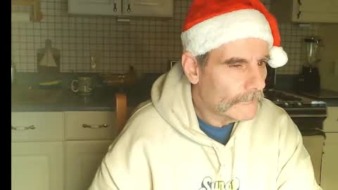 Snapshot of raylene4u2 chatting on December 13, 10:04 pm Ray online show from December 13, 10:04 pm