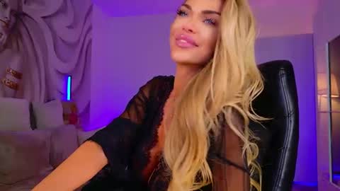 raysalexis19 online show from July 30, 12:15 pm