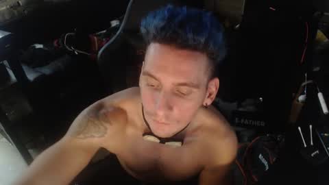 Rayzel online show from December 2, 2:45 pm