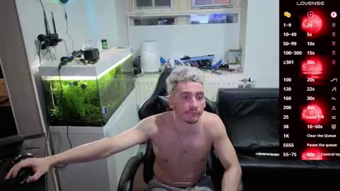 Rayzel online show from February 17, 11:00 pm