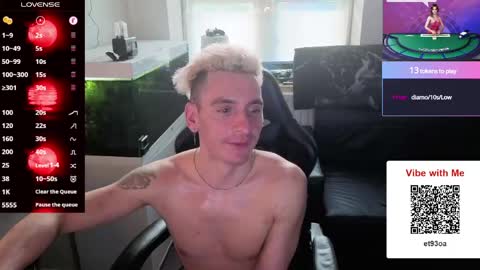 Rayzel online show from May 23, 3:45 am