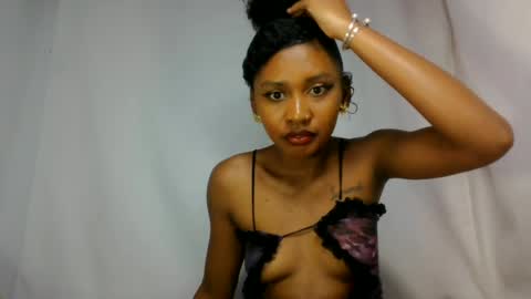 razafindrasoa online show from June 14, 10:28 am