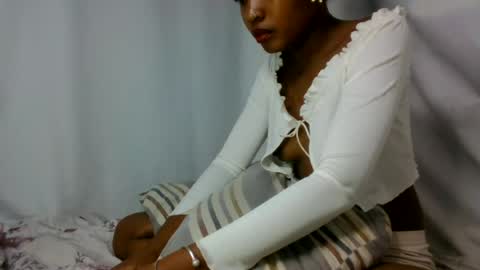 razafindrasoa online show from June 16, 2:25 am
