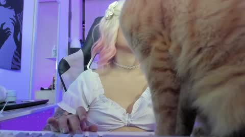 Snapshot of rea_winry chatting on April 4, 11:13 pm Rea online show from April 4, 11:13 pm