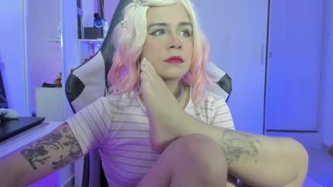 Snapshot of rea_winry chatting on April 10, 12:16 am Rea online show from April 10, 12:16 am