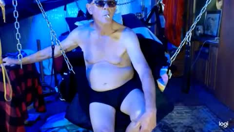 Snapshot of ready4aride2day chatting on April 1, 4:02 am ready4aride2day online show from April 1, 4:02 am