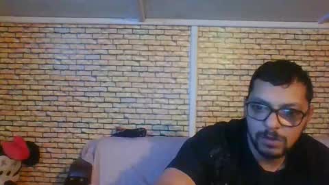 Snapshot of real_coupl3 chatting on December 3, 5:48 am real_coupl3 online show from December 3, 5:48 am