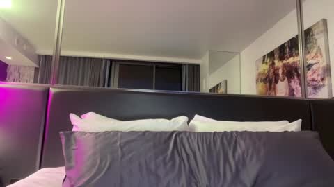 Snapshot of realjadebri chatting on December 16, 1:10 am Jade online show from December 16, 1:10 am