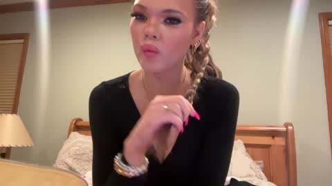 Snapshot of realjadebri chatting on January 14, 2:40 am Jade online show from January 14, 2:40 am