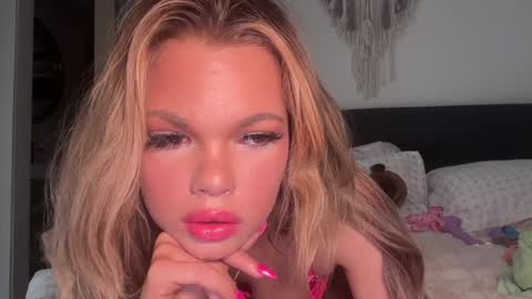 Snapshot of realjadebri chatting on January 18, 2:25 am Jade online show from January 18, 2:25 am